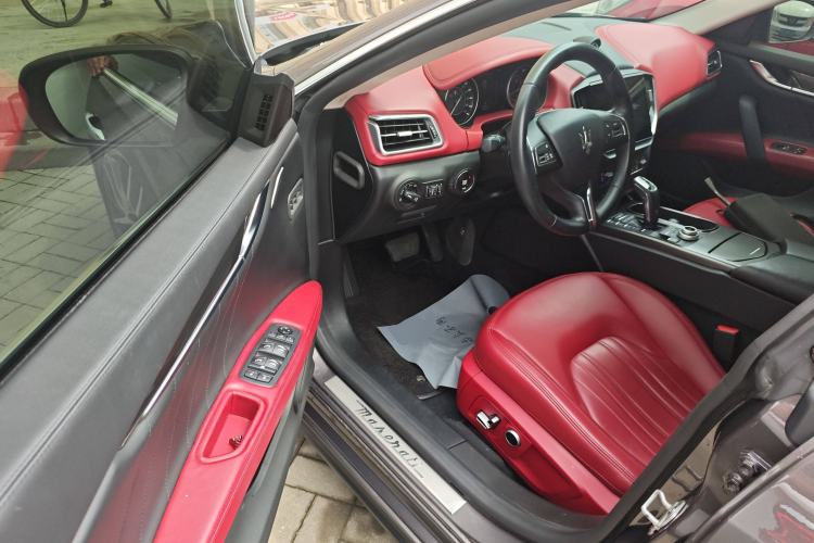 Used Maserati Ghibli 2021 2.0T Sharp Edition Driver Seat