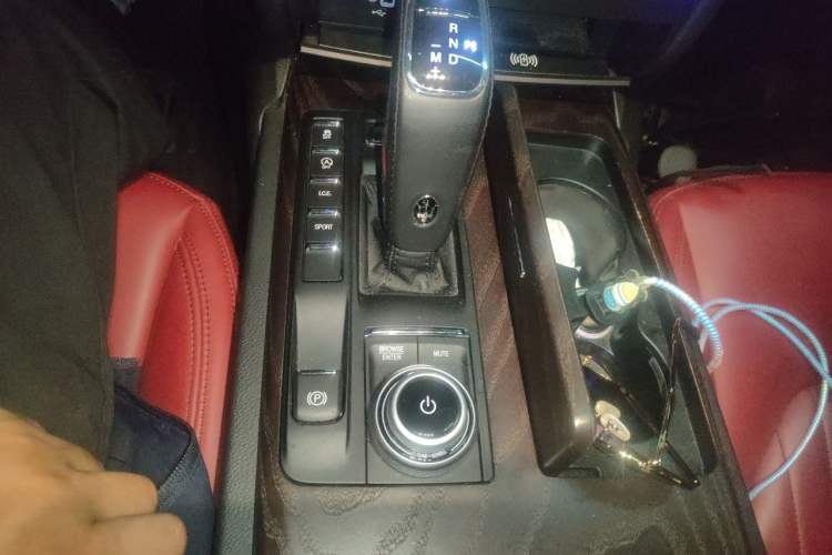 Used Maserati Ghibli 2021 2.0T Sharp Edition Gear Lever
