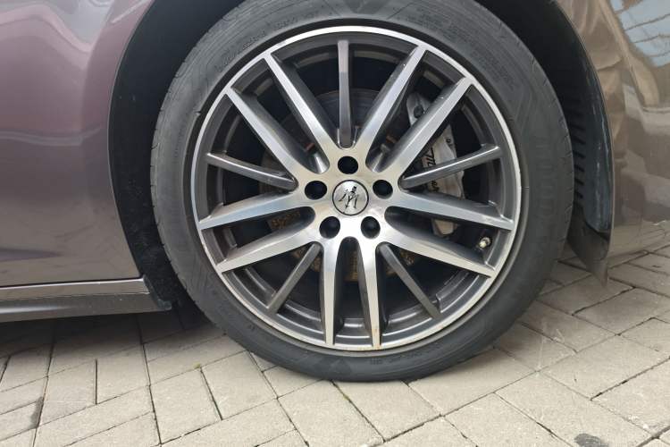 Used Maserati Ghibli 2021 2.0T Sharp Edition Right Front Wheel Hub