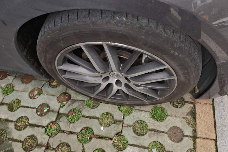 Used Maserati Ghibli 2021 2.0T Sharp Edition Right Front Wheel Hub