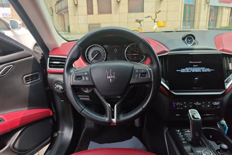 Used Maserati Ghibli 2021 2.0T Sharp Edition Steering Wheel