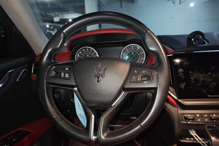 Used Maserati Ghibli 2021 2.0T Sharp Edition Steering Wheel