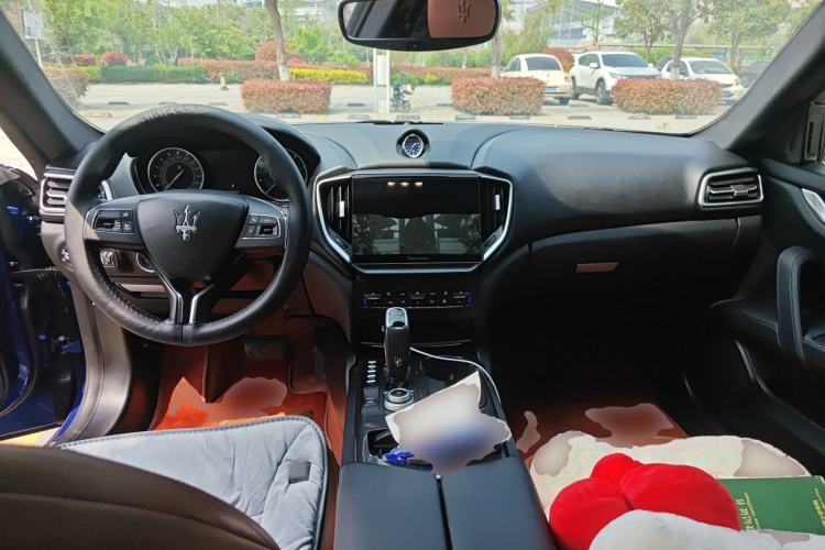 Used Maserati Ghibli 2021 2.0T Sharp Edition Center Console
