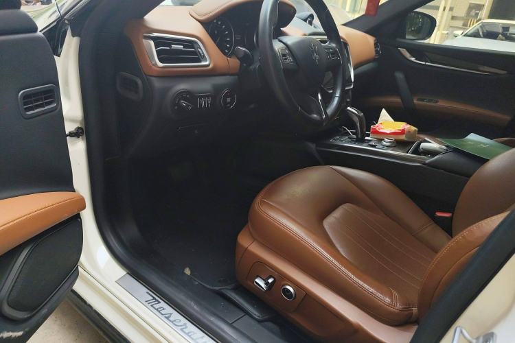 Used Maserati Ghibli 2021 2.0T Sharp Edition Driver Seat