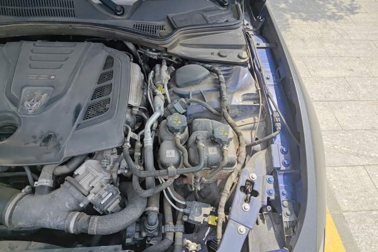 Used Maserati Ghibli 2021 2.0T Sharp Edition Engine Bay Left