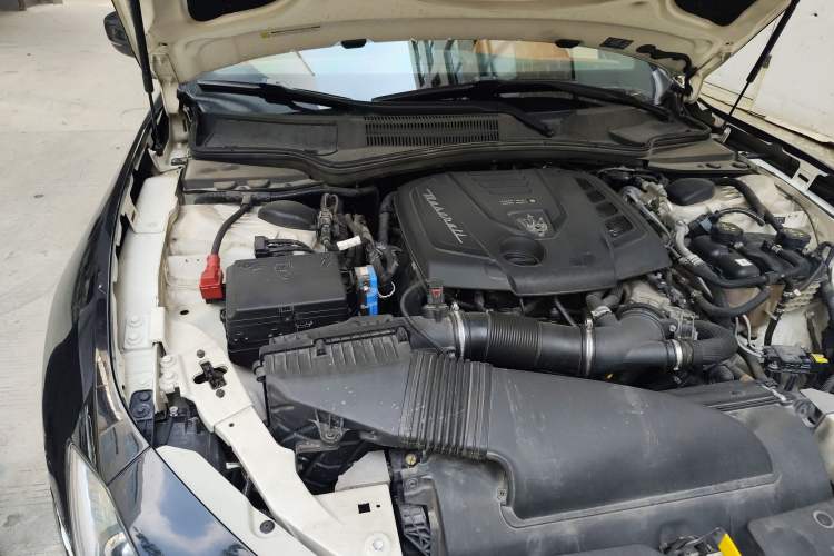 Used Maserati Ghibli 2021 2.0T Sharp Edition Engine Bay Right