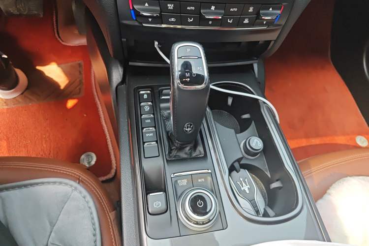 Used Maserati Ghibli 2021 2.0T Sharp Edition Gear Lever