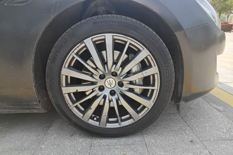 Used Maserati Ghibli 2021 2.0T Sharp Edition Right Front Wheel Hub