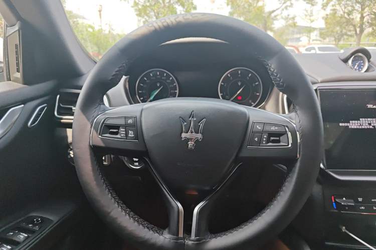 Used Maserati Ghibli 2021 2.0T Sharp Edition Steering Wheel
