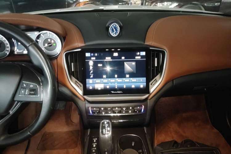 Used Maserati Ghibli 2021 2.0T Sharp Edition Audio And AC Panel