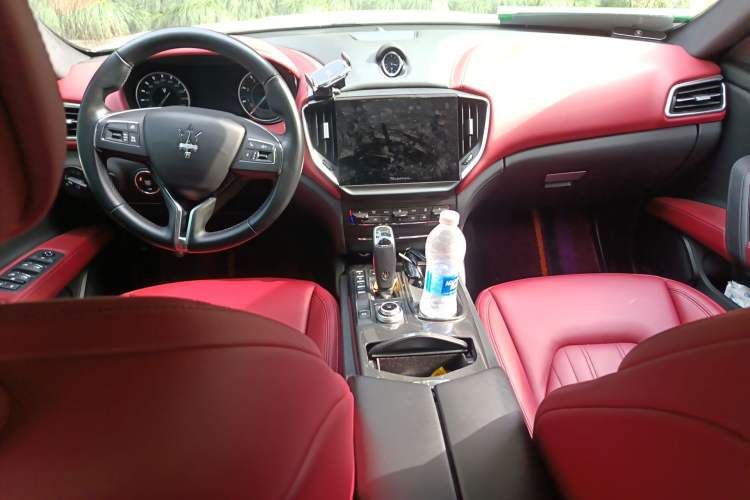 Used Maserati Ghibli 2021 2.0T Sharp Edition Center Console