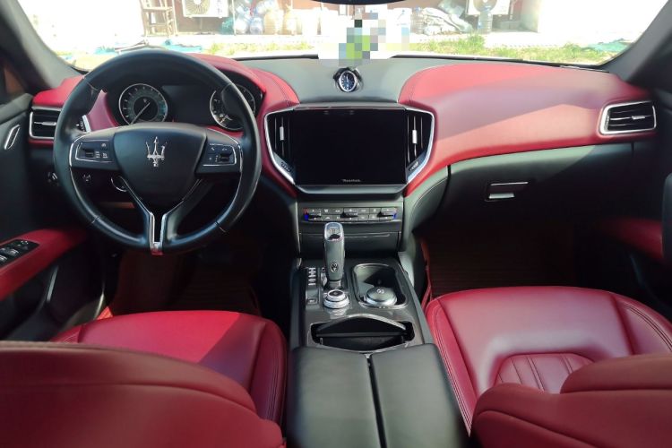 Used Maserati Ghibli 2021 2.0T Sharp Edition Center Console