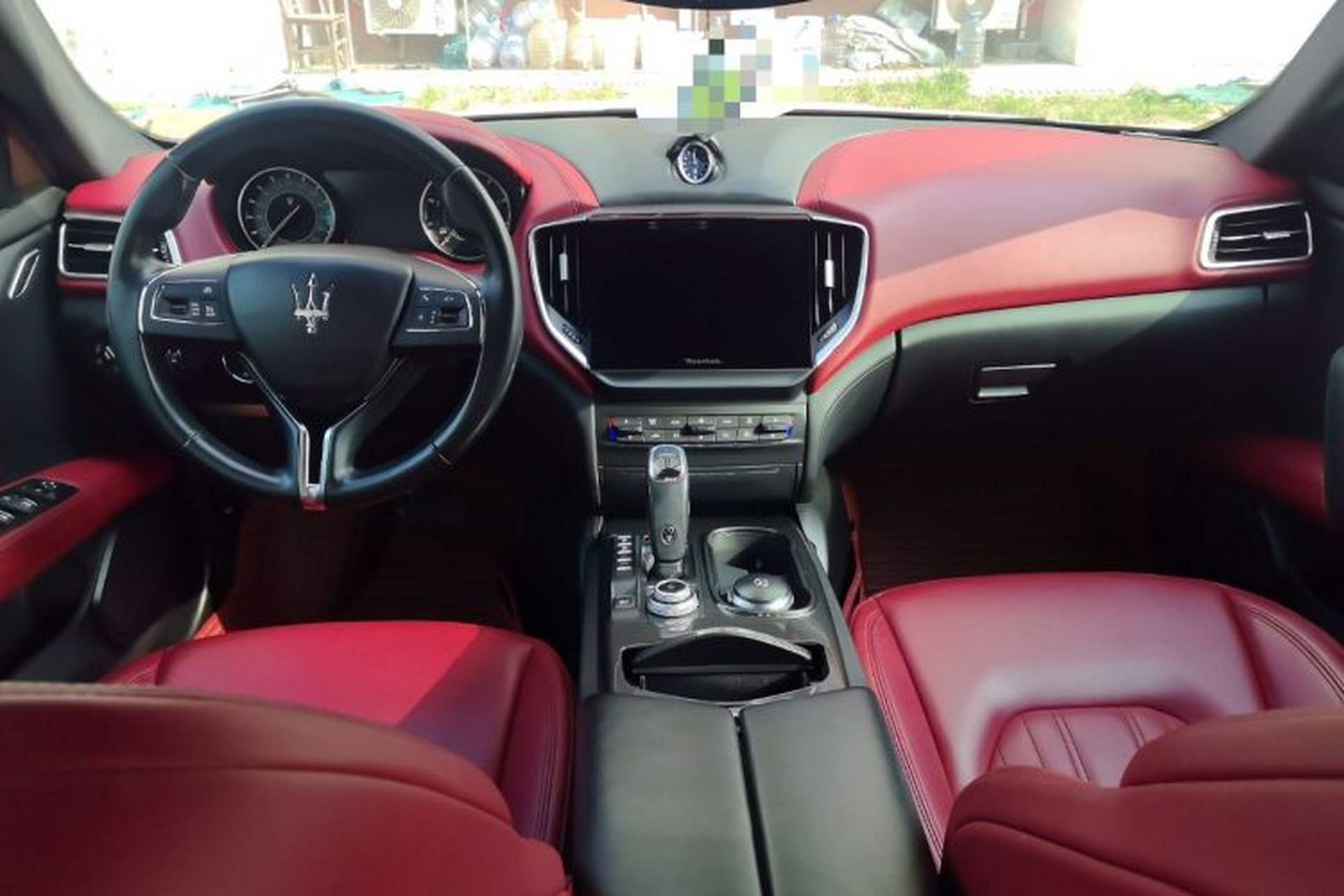 Used Maserati Ghibli 2021 2.0T Sharp Edition Center Console