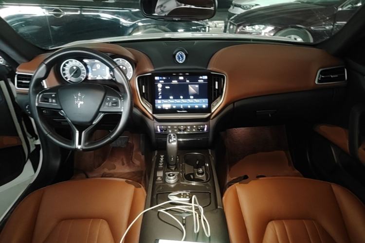 Used Maserati Ghibli 2021 2.0T Sharp Edition Center Console