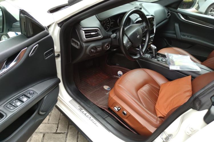 Used Maserati Ghibli 2021 2.0T Sharp Edition Driver Seat