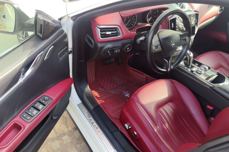 Used Maserati Ghibli 2021 2.0T Sharp Edition Driver Seat