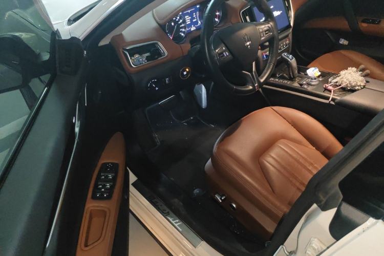 Used Maserati Ghibli 2021 2.0T Sharp Edition Driver Seat