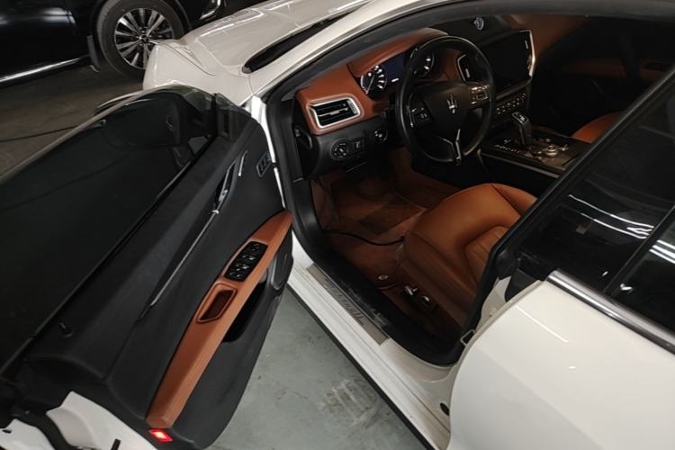 Used Maserati Ghibli 2021 2.0T Sharp Edition Driver Seat