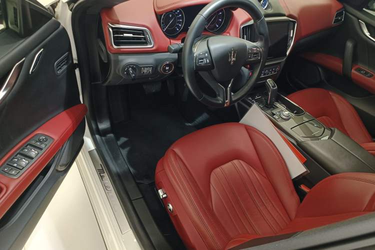 Used Maserati Ghibli 2021 2.0T Sharp Edition Driver Seat