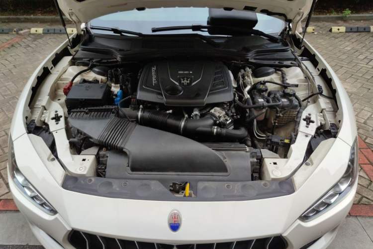 Used Maserati Ghibli 2021 2.0T Sharp Edition Engine Bay
