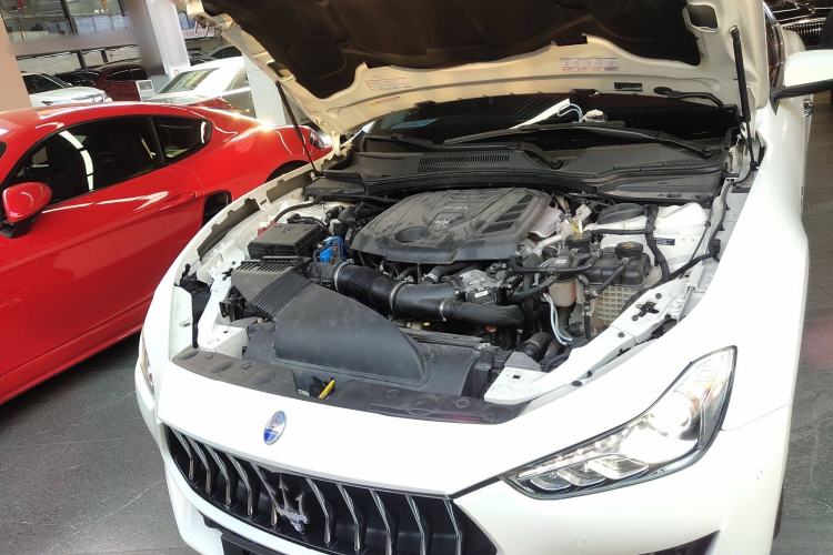 Used Maserati Ghibli 2021 2.0T Sharp Edition Engine Bay
