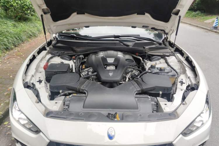Used Maserati Ghibli 2021 3.0T GranSport Engine Bay