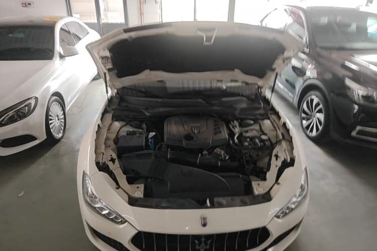 Used Maserati Ghibli 2021 2.0T Sharp Edition Engine Bay
