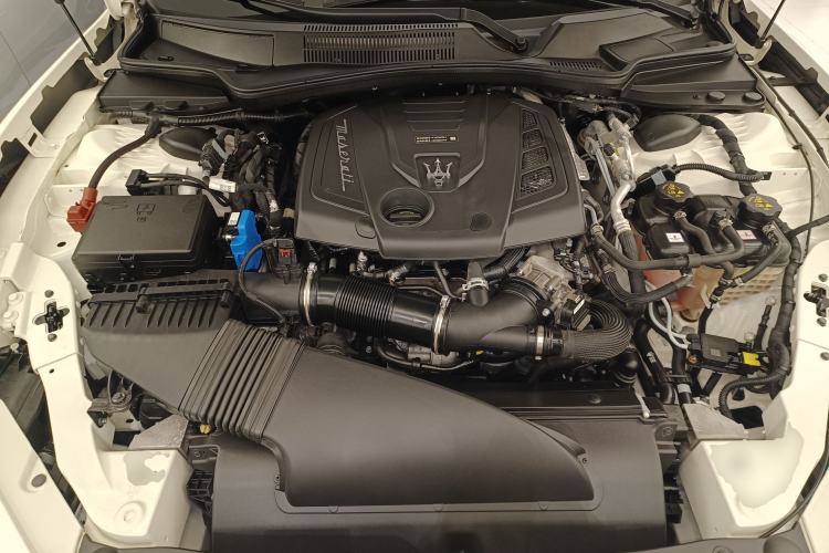 Used Maserati Ghibli 2021 2.0T Sharp Edition Engine Bay