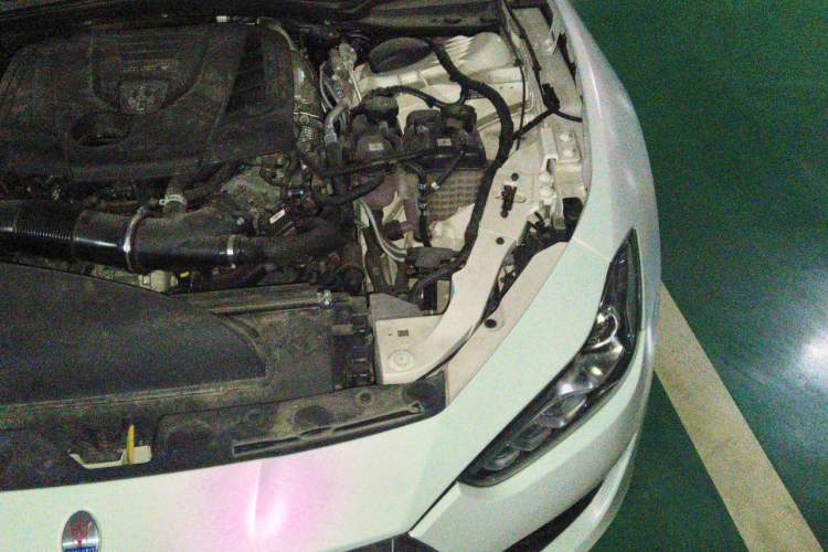 Used Maserati Ghibli 2021 2.0T Sharp Edition Engine Bay Left