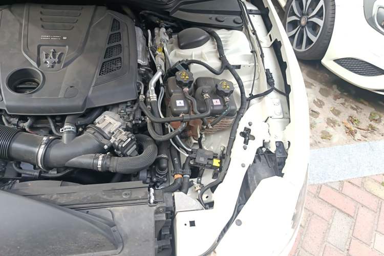 Used Maserati Ghibli 2021 2.0T Sharp Edition Engine Bay Left
