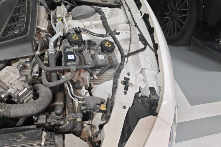Used Maserati Ghibli 2021 2.0T Sharp Edition Engine Bay Left