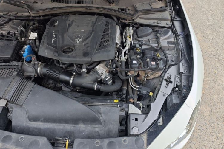 Used Maserati Ghibli 2021 2.0T Sharp Edition Engine Bay Left