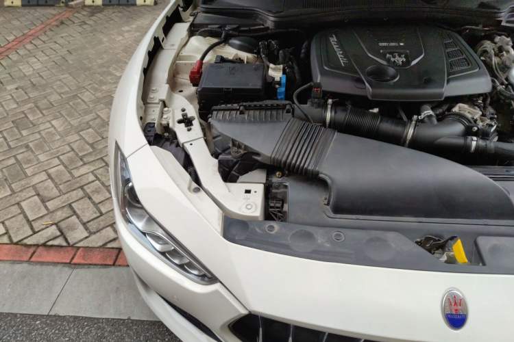 Used Maserati Ghibli 2021 2.0T Sharp Edition Engine Bay Right