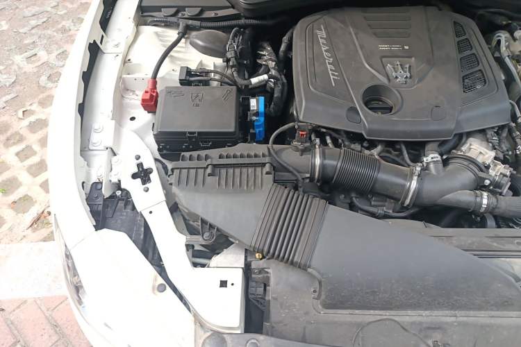 Used Maserati Ghibli 2021 2.0T Sharp Edition Engine Bay Right