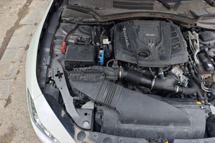 Used Maserati Ghibli 2021 2.0T Sharp Edition Engine Bay Right