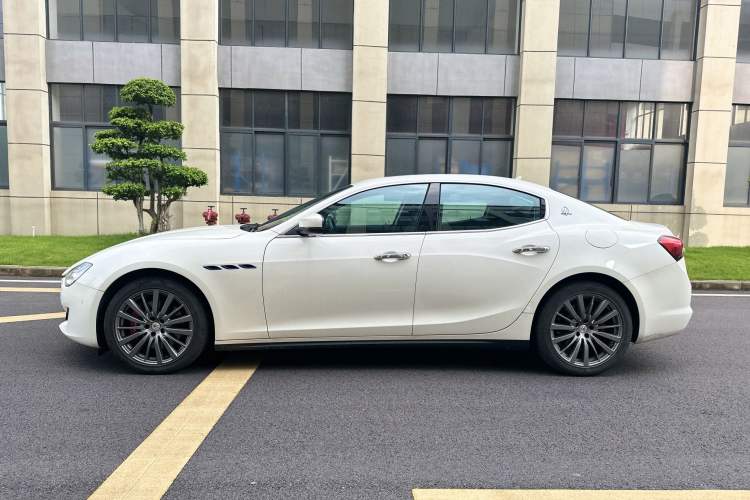 Used Maserati Ghibli 2021 2.0T Sharp Edition Exterior 3