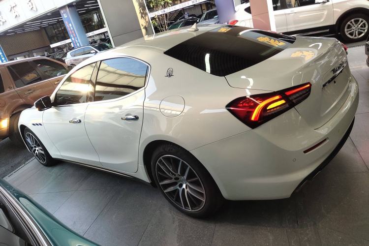 Used Maserati Ghibli 2021 2.0T Sharp Edition Exterior 4