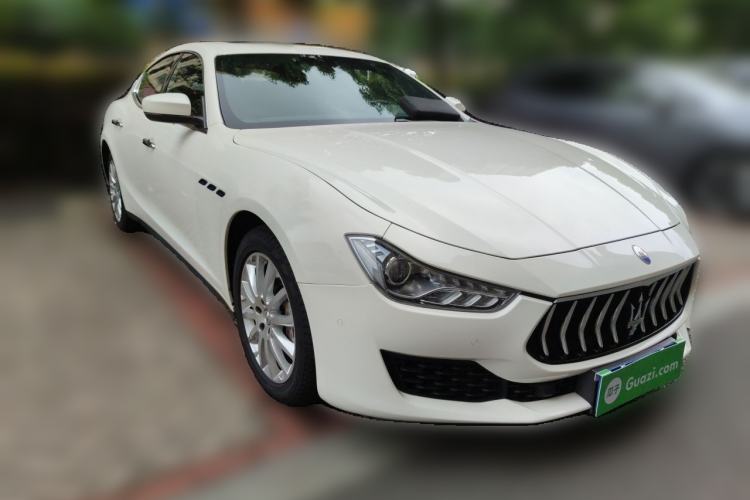 Used Maserati Ghibli 2021 2.0T Sharp Edition Front Right 45 Deg