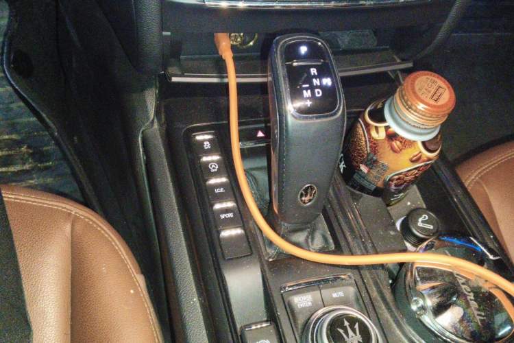 Used Maserati Ghibli 2021 2.0T Sharp Edition Gear Lever