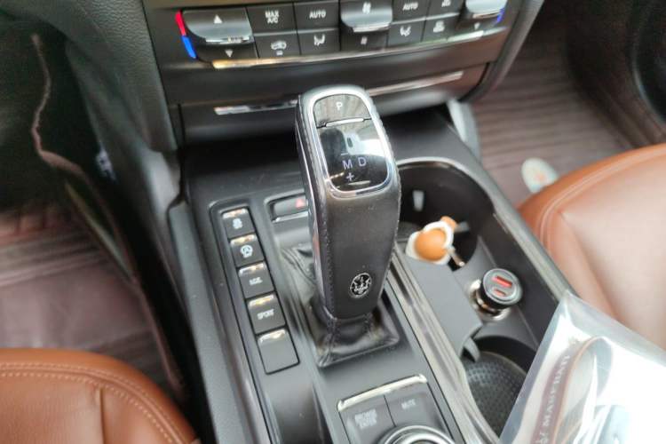 Used Maserati Ghibli 2021 2.0T Sharp Edition Gear Lever