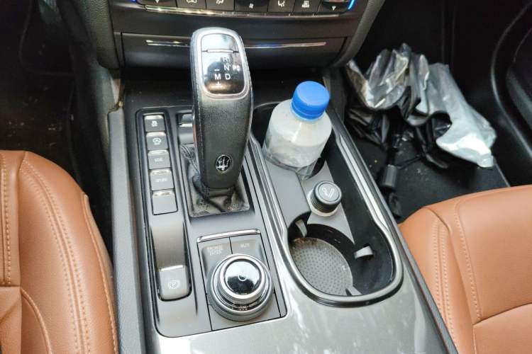 Used Maserati Ghibli 2021 3.0T GranSport Gear Lever