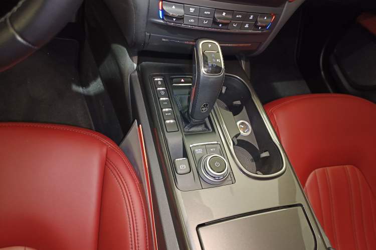 Used Maserati Ghibli 2021 2.0T Sharp Edition Gear Lever