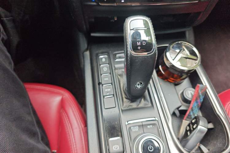 Used Maserati Ghibli 2021 2.0T Sharp Edition Gear Lever
