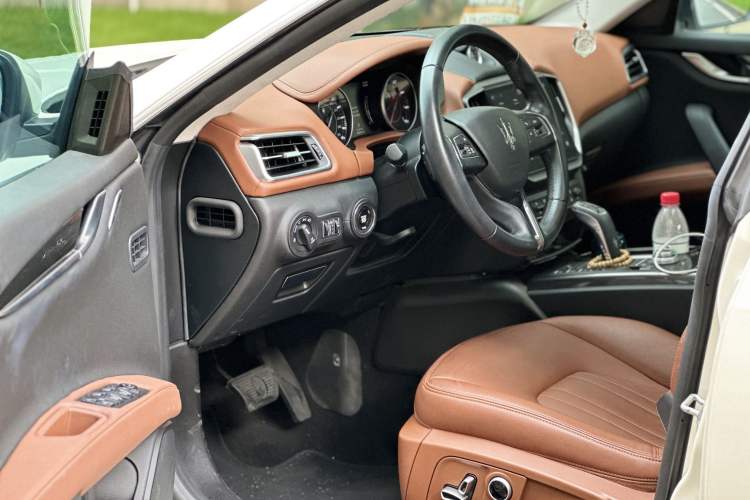 Used Maserati Ghibli 2021 2.0T Sharp Edition Interior 3