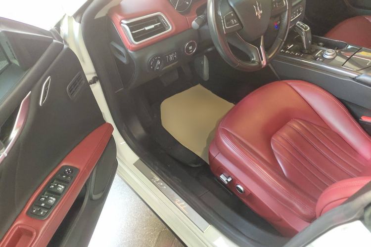 Used Maserati Ghibli 2021 2.0T Sharp Edition Interior 3