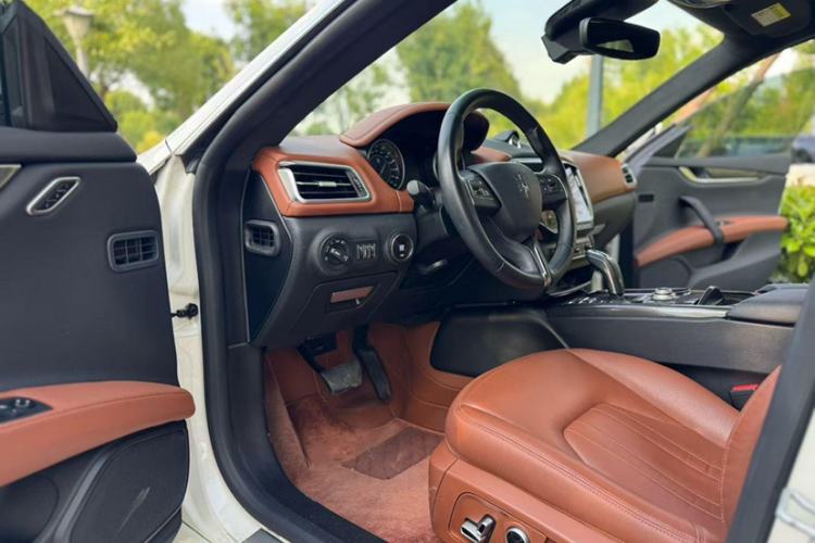 Used Maserati Ghibli 2021 2.0T Sharp Edition Interior 3