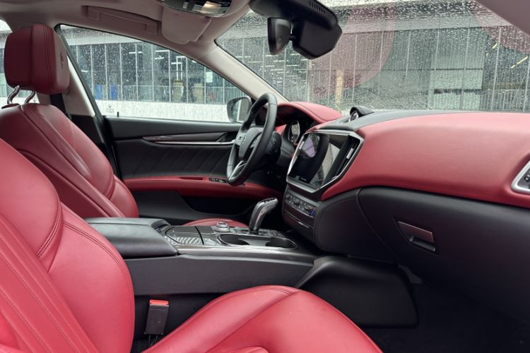 Used Maserati Ghibli 2021 2.0T Sharp Edition Interior 4