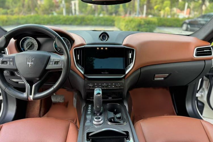 Used Maserati Ghibli 2021 2.0T Sharp Edition Interior 4