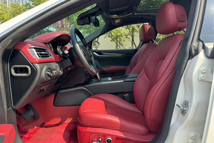 Used Maserati Ghibli 2021 2.0T Sharp Edition Interior 4