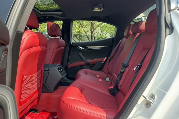 Used Maserati Ghibli 2021 2.0T Sharp Edition Interior 5